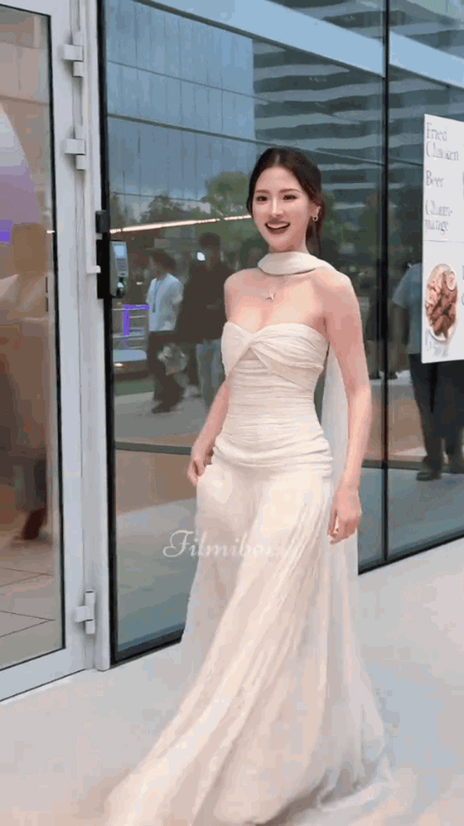 Baifern Pimchanok đẹp từ gương mặt đến v&oacute;c d&aacute;ng, gu ăn mặc lại c&agrave;ng t&ocirc;n trọn lợi thế trời cho - Ảnh 3.