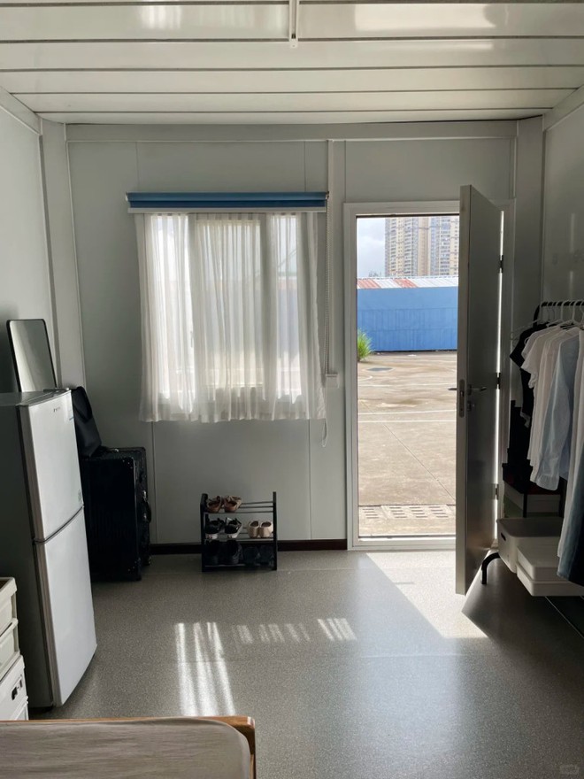 Căn ph&ograve;ng 15m&sup2; c&ocirc;ng ty cấp cho nữ nh&acirc;n vi&ecirc;n l&agrave;m ở c&ocirc;ng trường x&acirc;y dựng, lương 31 triệu/ th&aacute;ng - Ảnh 1.