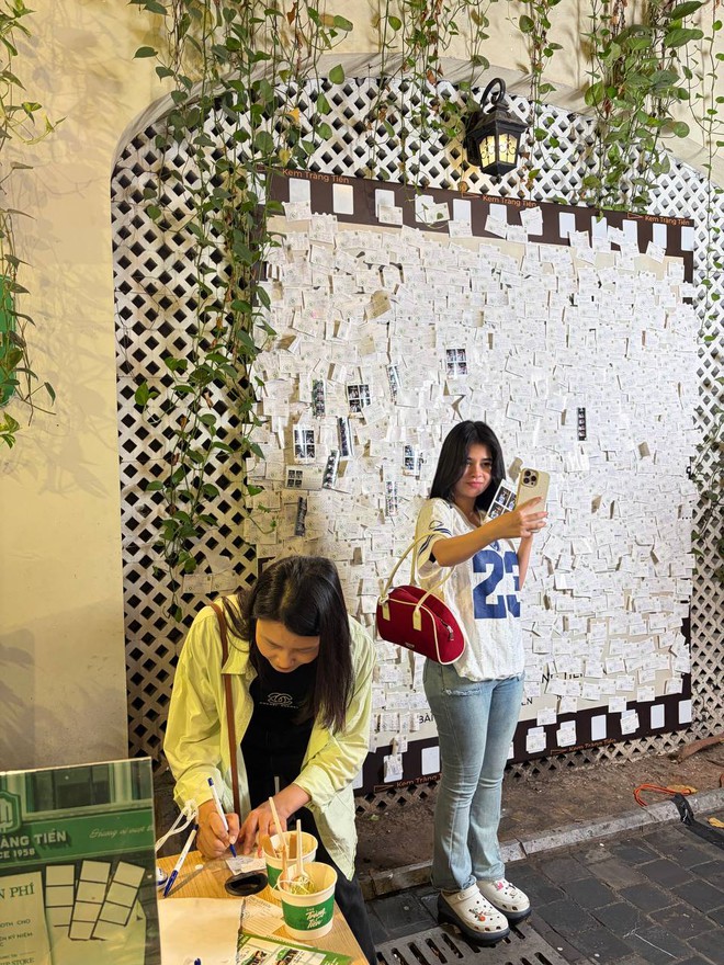 Ngày cuối tiếc nuối ở số 35 Tràng Tiền: "Tạm biệt nơi em được bố cho đi ăn kem khi được 10 điểm toán đầu tiên" - Ảnh 12.