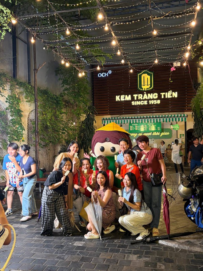 Ngày cuối tiếc nuối ở số 35 Tràng Tiền: "Tạm biệt nơi em được bố cho đi ăn kem khi được 10 điểm toán đầu tiên" - Ảnh 2.