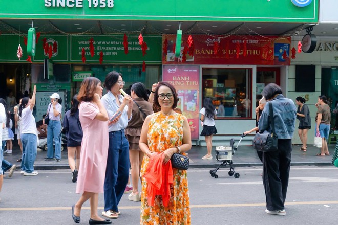 Ngày cuối tiếc nuối ở số 35 Tràng Tiền: "Tạm biệt nơi em được bố cho đi ăn kem khi được 10 điểm toán đầu tiên" - Ảnh 9.