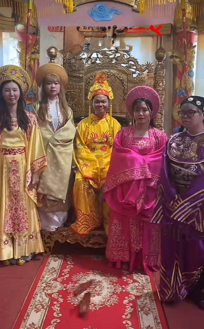 Dinh Bảo Đại Đ&agrave; Lạt h&uacute;t kh&aacute;ch nhờ tr&agrave;o lưu quay clip "biến h&igrave;nh": Chi ph&iacute; rất phải chăng, đ&ocirc;ng đến mức phải xếp h&agrave;ng chờ lượt - Ảnh 3.