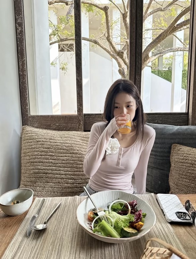 Tại sao giờ ai cũng phải có thói quen dậy 5h sáng, tập thể thao, đọc sách, chăm da, yêu lấy chính mình?- Ảnh 2.