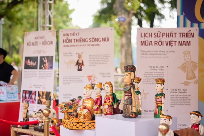Múa rối cạn xuất hiện tại Fandom Yêu Nước: Khi nghệ thuật truyền thống “gặp” người trẻ giữa Hồ Gươm - Ảnh 2.