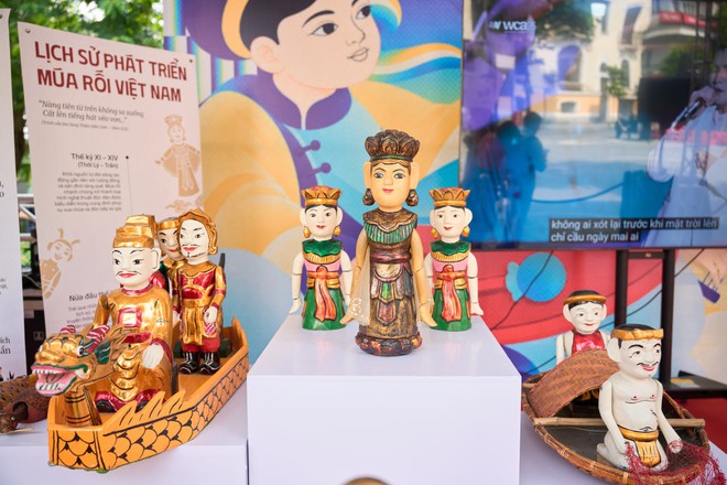 Múa rối cạn xuất hiện tại Fandom Yêu Nước: Khi nghệ thuật truyền thống “gặp” người trẻ giữa Hồ Gươm - Ảnh 3.