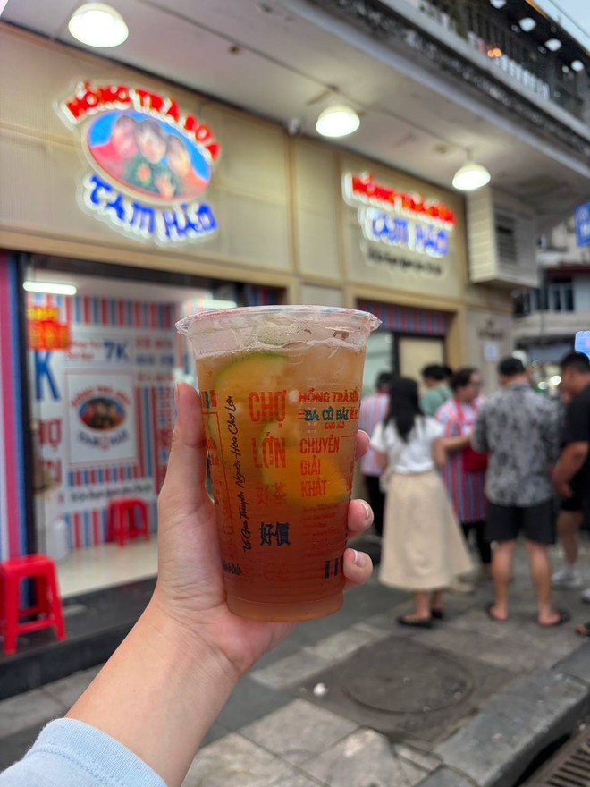 Tr&agrave; sữa từ 7.000 đồng bước v&agrave;o &ldquo;s&acirc;n chơi&rdquo; của Starbucks, Highlands, Ph&uacute;c Long ở Hồ Gươm - Ảnh 24.