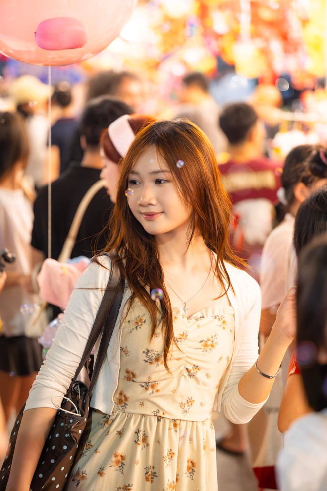 Đêm Trung thu: Hàng Mã chìm trong biển người, cấm xe 24/24, TP.HCM mưa vừa ngớt giới trẻ liền xuống đường - Ảnh 49.