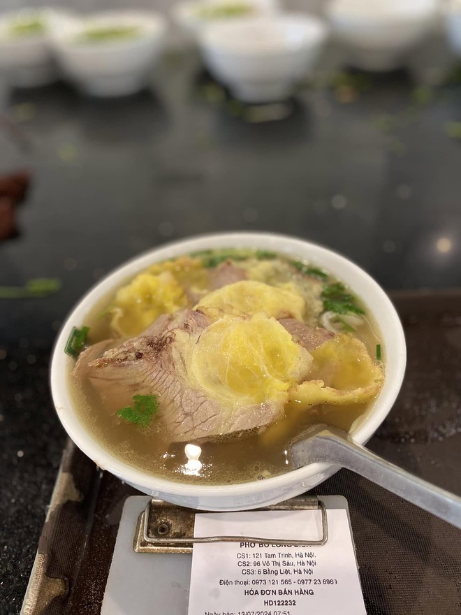 Ph&aacute;t hiện qu&aacute;n phở H&agrave; Nội từng c&oacute; l&ograve; mổ b&ograve; ngay ph&iacute;a sau bếp, b&aacute;t 100.000 đồng chứa đủ phần ngon nhất của con b&ograve; - Ảnh 26.