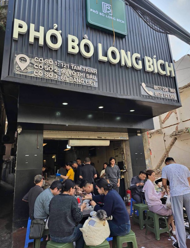 Ph&aacute;t hiện qu&aacute;n phở H&agrave; Nội từng c&oacute; l&ograve; mổ b&ograve; ngay ph&iacute;a sau bếp, b&aacute;t 100.000 đồng chứa đủ phần ngon nhất của con b&ograve; - Ảnh 3.