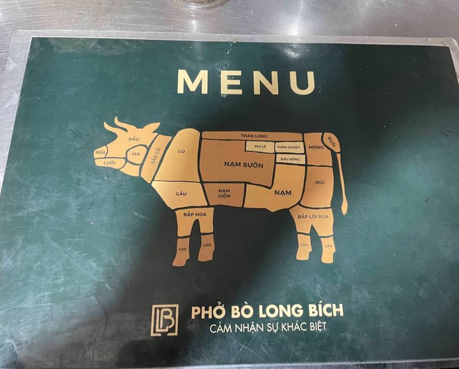Ph&aacute;t hiện qu&aacute;n phở H&agrave; Nội từng c&oacute; l&ograve; mổ b&ograve; ngay ph&iacute;a sau bếp, b&aacute;t 100.000 đồng chứa đủ phần ngon nhất của con b&ograve; - Ảnh 14.