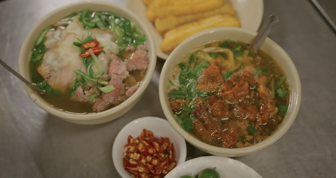 Ph&aacute;t hiện qu&aacute;n phở H&agrave; Nội từng c&oacute; l&ograve; mổ b&ograve; ngay ph&iacute;a sau bếp, b&aacute;t 100.000 đồng chứa đủ phần ngon nhất của con b&ograve; - Ảnh 17.