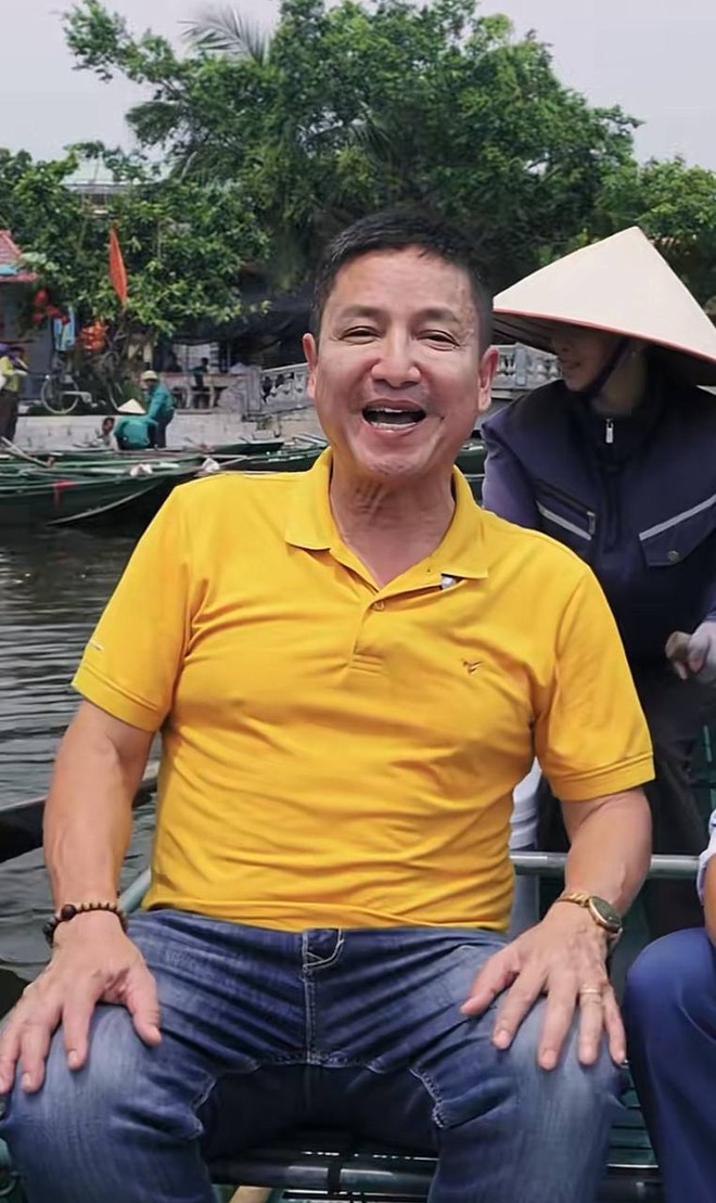 Nam NSƯT U70 từng làm Giám đốc Nhà hát Tuổi Trẻ đi Ninh Bình ăn cơm niêu 25.000 đồng, nhìn mâm cơm đầy ắp lại nhớ thời "cả nhà chỉ được một đĩa đậu" - Ảnh 4.