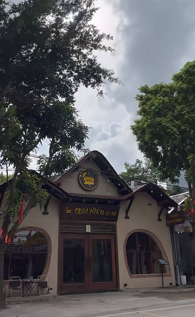 Nam NSƯT U70 từng làm Giám đốc Nhà hát Tuổi Trẻ đi Ninh Bình ăn cơm niêu 25.000 đồng, nhìn mâm cơm đầy ắp lại nhớ thời "cả nhà chỉ được một đĩa đậu" - Ảnh 6.