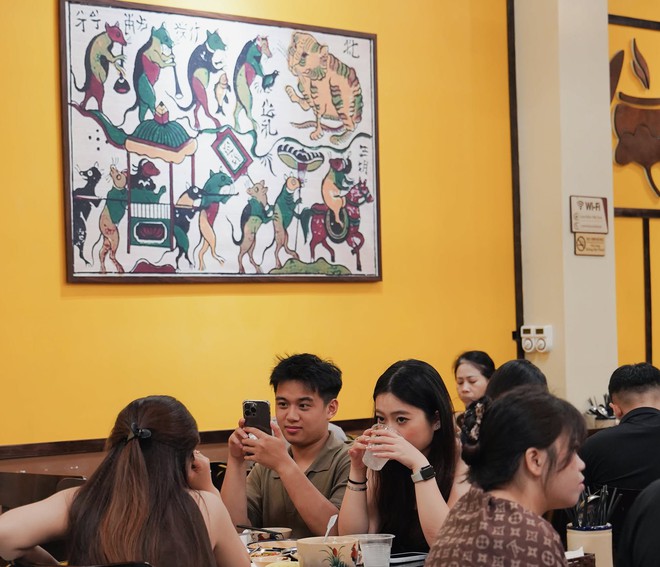 Nam NSƯT U70 từng làm Giám đốc Nhà hát Tuổi Trẻ đi Ninh Bình ăn cơm niêu 25.000 đồng, nhìn mâm cơm đầy ắp lại nhớ thời "cả nhà chỉ được một đĩa đậu" - Ảnh 18.