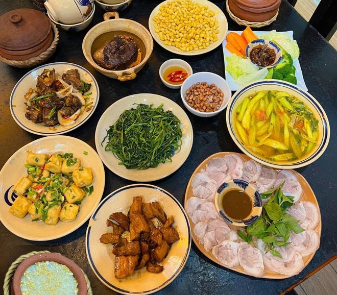 Nam NSƯT U70 từng làm Giám đốc Nhà hát Tuổi Trẻ đi Ninh Bình ăn cơm niêu 25.000 đồng, nhìn mâm cơm đầy ắp lại nhớ thời "cả nhà chỉ được một đĩa đậu" - Ảnh 21.