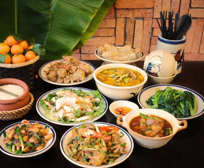 Nam NSƯT U70 từng làm Giám đốc Nhà hát Tuổi Trẻ đi Ninh Bình ăn cơm niêu 25.000 đồng, nhìn mâm cơm đầy ắp lại nhớ thời "cả nhà chỉ được một đĩa đậu" - Ảnh 24.