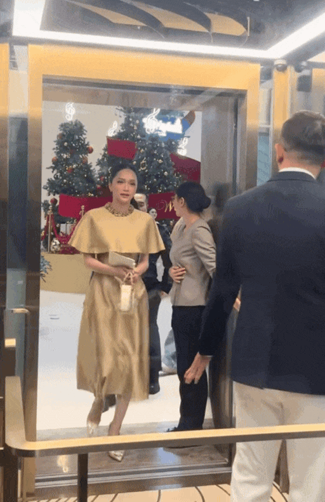 Cứ đi ăn cưới l&agrave; mỹ nh&acirc;n Vbiz n&agrave;y lại ghi điểm: Diện đồ tinh tế, kh&ocirc;ng ph&ocirc; trương, to&agrave;n local brand m&agrave; sang hết nấc- Ảnh 5.