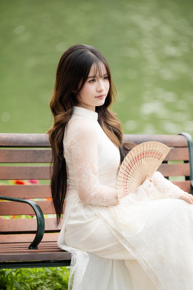 &ldquo;Quyết kh&ocirc;ng để c&aacute;c n&agrave;ng thơ nh&agrave;m ch&aacute;n&rdquo;: Hồ Gươm lại thay thảm hoa mới, H&agrave; Nội dạo n&agrave;y thơ thế nhỉ! - Ảnh 21.