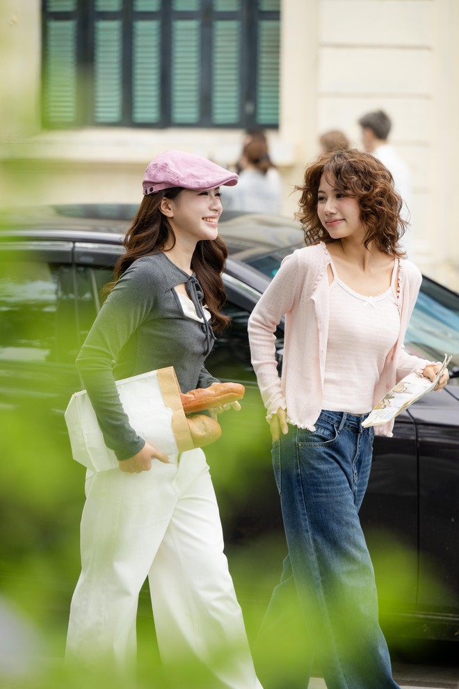 &ldquo;Quyết kh&ocirc;ng để c&aacute;c n&agrave;ng thơ nh&agrave;m ch&aacute;n&rdquo;: Hồ Gươm lại thay thảm hoa mới, H&agrave; Nội dạo n&agrave;y thơ thế nhỉ! - Ảnh 35.