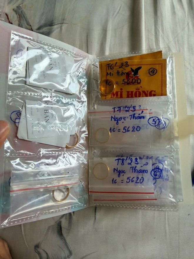 Cuốn sổ giữ vàng của người mua nửa chỉ mỗi tháng: “Qua 30 tự dưng lại mê mua vàng”- Ảnh 3.