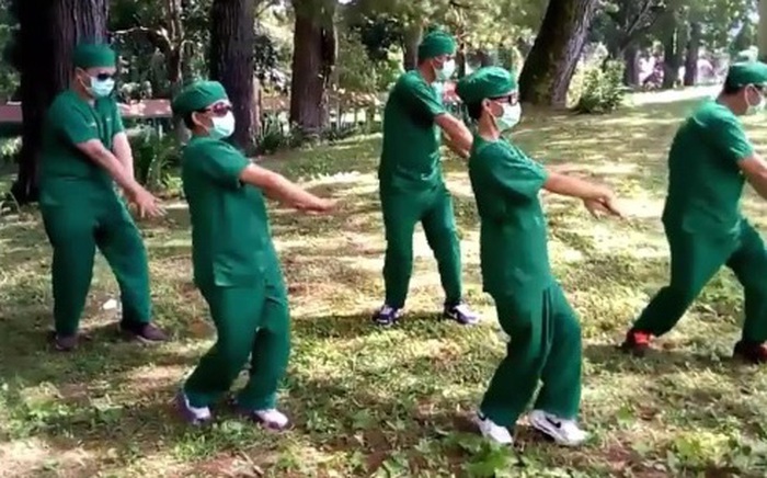 Clip "dân y" dạy cư dân mạng cách rửa tay cực chất