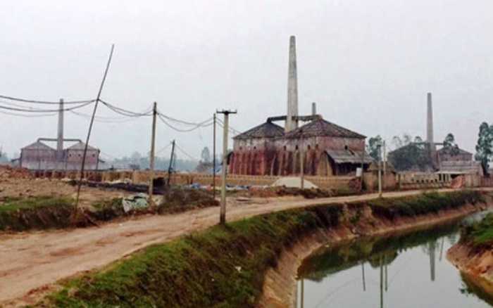 Hà Nội: Nổ bom bi tại lò gạch khiến 2 người thương vong