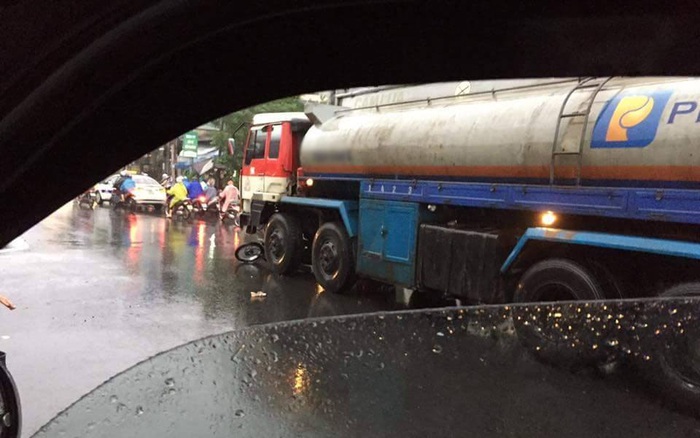 Đà Nẵng: Tai nạn nghiêm trọng người phụ nữ bị cuốn vào gầm xe bồn