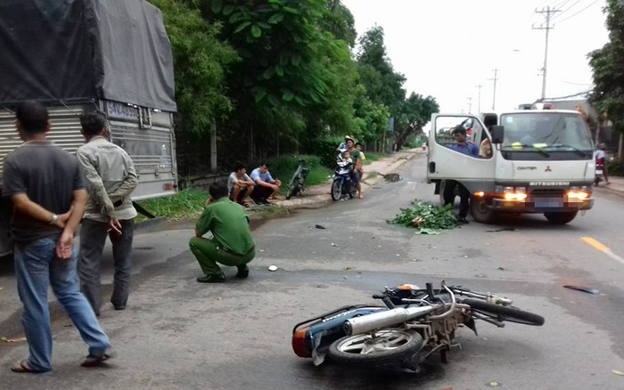 Sài Gòn: Xe tải va chạm xe máy, 1 người tử vong tại chỗ