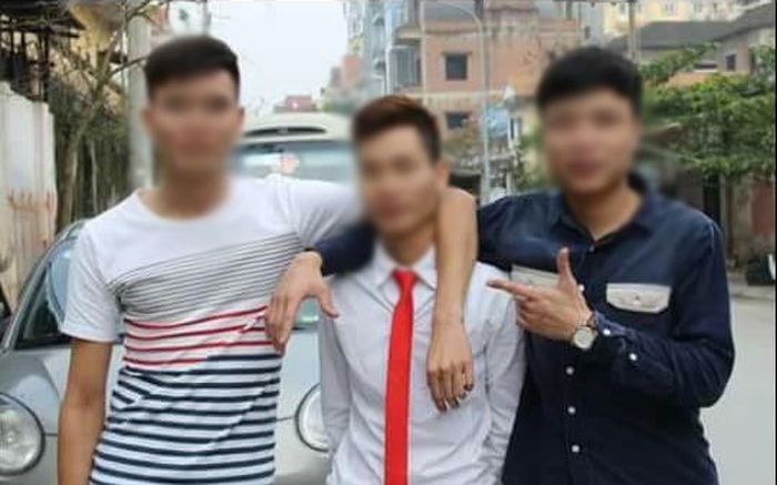 Hà Nội: Xôn xao hai thanh niên chặn đường chọc ghẹo gái