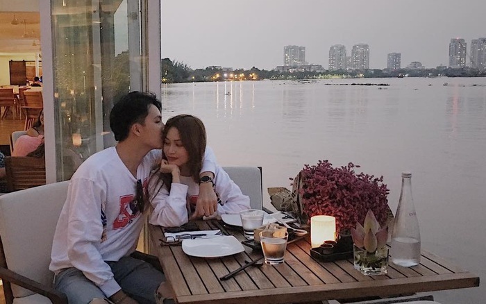 Sĩ Thanh khoe ảnh tình tứ bên bạn trai "bác sĩ 6 múi" nhân ngày 8/3