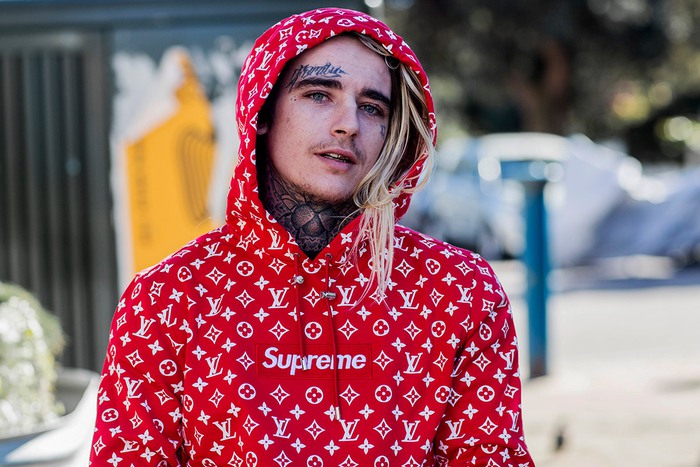 BST Louis Vuitton x Supreme bất ngờ bị hủy bán tại Mỹ không lý do khiến các tín đồ thời trang ngơ ngác - Ảnh 2. BST Louis Vuitton x Supreme bất ngờ bị hủy bán tại Mỹ không lý do khiến các tín đồ thời trang ngơ ngác - Ảnh 2.