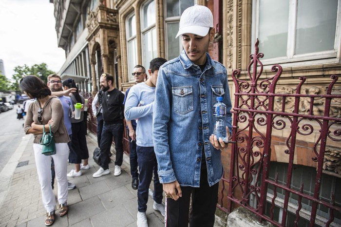 BST Louis Vuitton x Supreme bất ngờ bị hủy bán tại Mỹ không lý do khiến các tín đồ thời trang ngơ ngác - Ảnh 5. BST Louis Vuitton x Supreme bất ngờ bị hủy bán tại Mỹ không lý do khiến các tín đồ thời trang ngơ ngác - Ảnh 5.