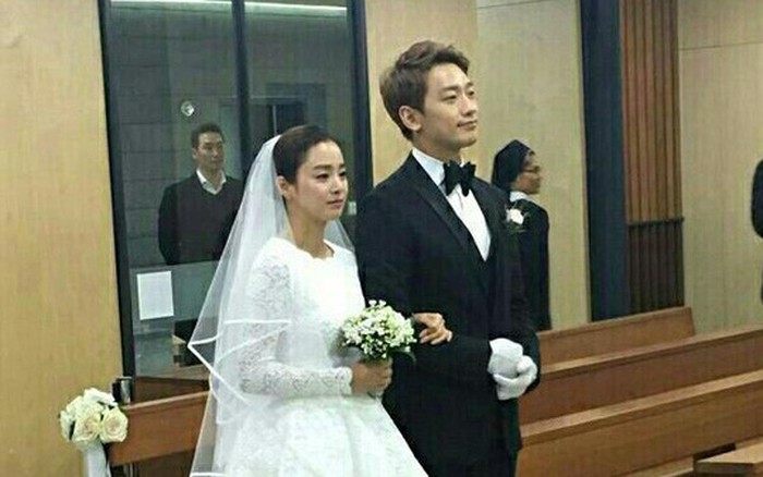 Rò rỉ hình ảnh hiếm hoi Kim Tae Hee và Bi Rain hạnh phúc thề nguyện bên trong đám cưới chỉ 24 triệu đồng