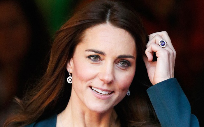 Câu chuyện ngọt ngào về chiếc nhẫn cầu hôn xinh đẹp trên tay công nương Kate Middleton