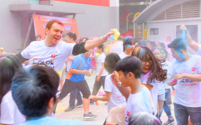 Thầy trò trường Hanoi Academy quẩy tưng bừng với hội chợ xuân