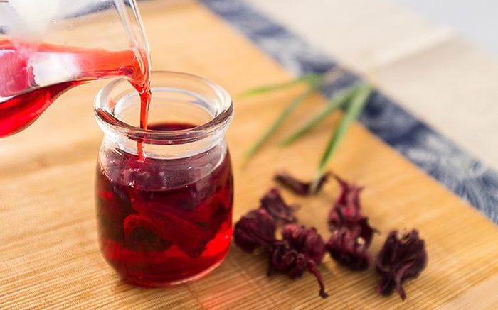 Búng tay làm thạch hoa hồng bụt giấm vừa thơm, vừa ngon lại đẹp mắt