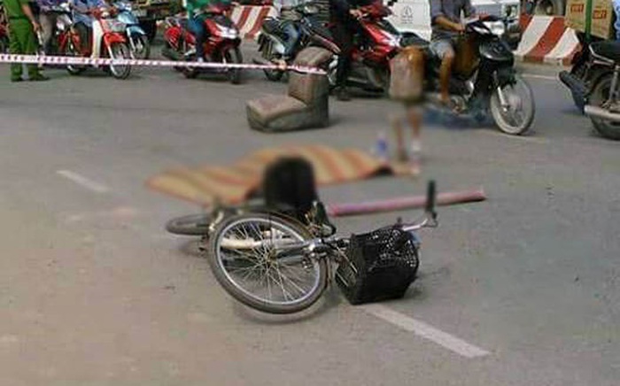 Biên Hoà: Người dân vây bắt tài xế xe ben bỏ chạy sau khi gây tai nạn nghiêm trọng