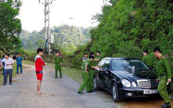 3 người tử vong trong xe Mercedes: Toà án mới xuống làm việc về đơn ly hôn