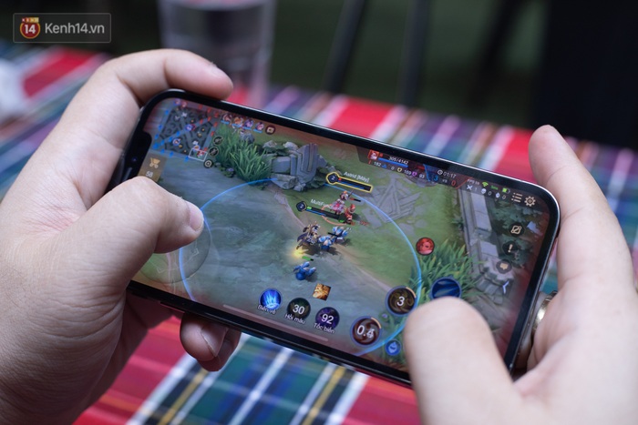 Top smartphone chơi game đỉnh của chóp, iPhone thì vô đối rồi nhưng nếu giá rẻ thì chọn mẫu nào? - Ảnh 1.