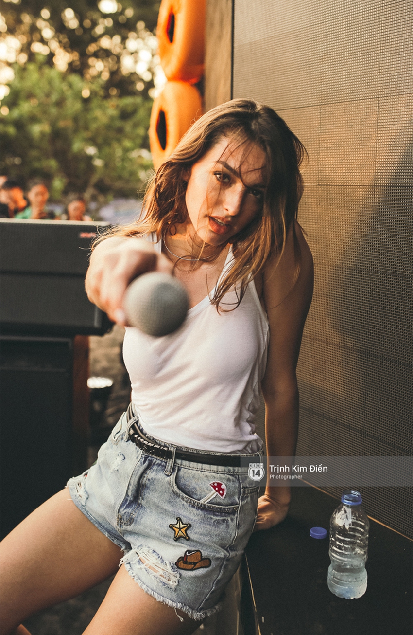 Loạt khoảnh khắc đẹp đến kh&oacute; rời mắt của Celine Farach tr&ecirc;n s&acirc;n khấu tổng duyệt! - Ảnh 1.