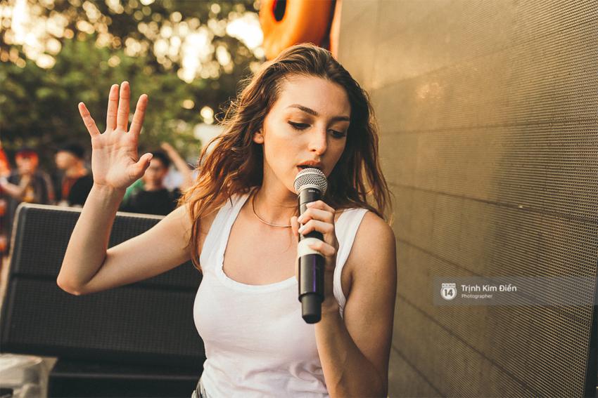 Loạt khoảnh khắc đẹp đến kh&oacute; rời mắt của Celine Farach tr&ecirc;n s&acirc;n khấu tổng duyệt! - Ảnh 13.