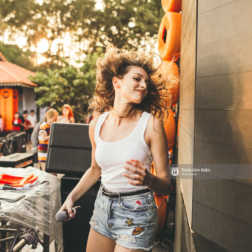 Loạt khoảnh khắc đẹp đến kh&oacute; rời mắt của Celine Farach tr&ecirc;n s&acirc;n khấu tổng duyệt! - Ảnh 4.