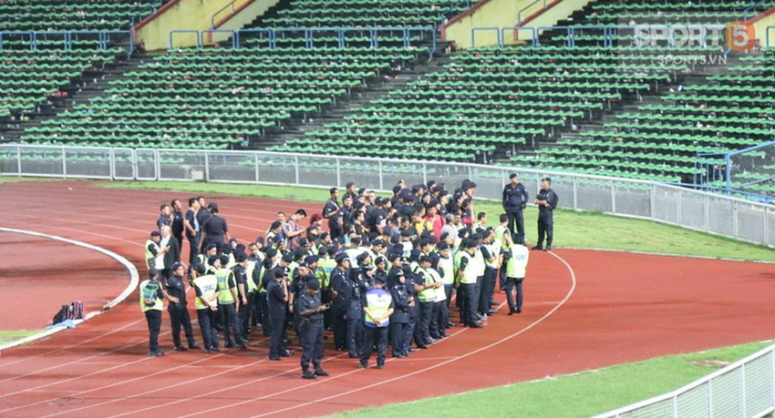 Đêm kinh hoàng, không thể nào quên của CĐV Việt Nam trên đất Malaysia tại AFF Cup 2014 - Ảnh 9.