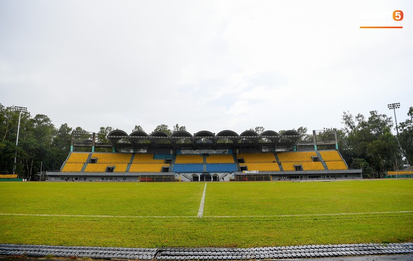 Bán kết Việt Nam Philippin: Sân thi đấu tệ nhất AFF CUP 2018- Ảnh 2.