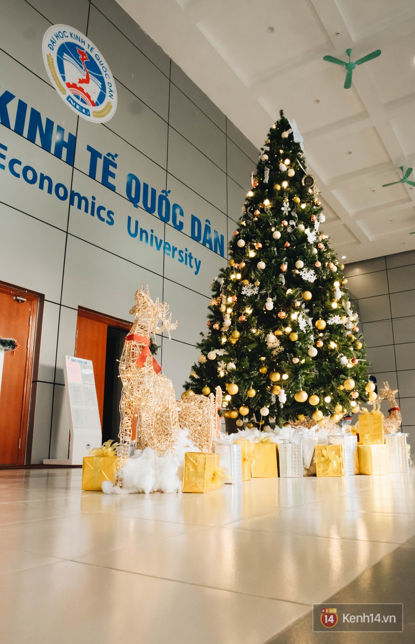 Xịn như Kinh tế Quốc d&acirc;n: Dựng kh&ocirc;ng gian checkin Noel sang như kh&aacute;ch sạn b&ecirc;n trong to&agrave; nh&agrave; thế kỷ 96.000 m2 với 17 thang m&aacute;y! - Ảnh 3.