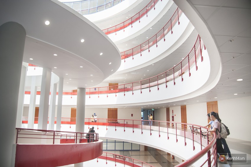 Xịn như Kinh tế Quốc d&acirc;n: Dựng kh&ocirc;ng gian checkin Noel sang như kh&aacute;ch sạn b&ecirc;n trong to&agrave; nh&agrave; thế kỷ 96.000 m2 với 17 thang m&aacute;y! - Ảnh 8.