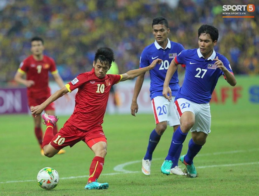 Đêm kinh hoàng: CĐV Malaysia đánh CĐV Việt Nam đổ máu ở AFF Cup 2014 - Ảnh 2.