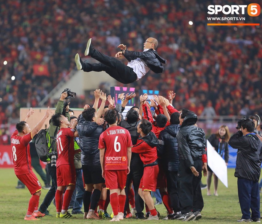 AFF Cup 2018 đã kết thúc, Việt Nam đã chiến thắng, và 10 khoảnh khắc đẹp nhất sẽ mãi lưu trong lòng người Việt - Ảnh 1.