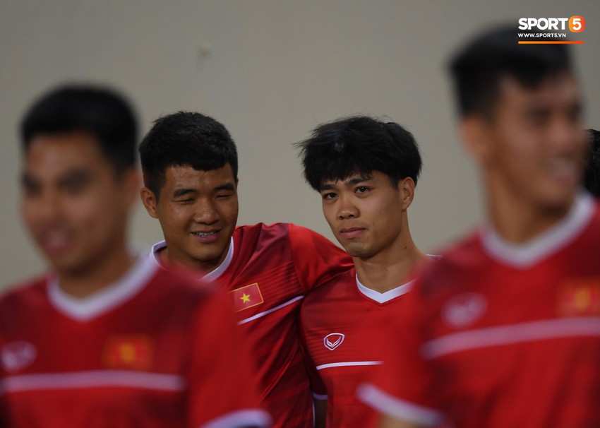 Văn Toàn tươi rói trong ngày trở lại, tuyển Việt Nam đón nhiều tin vui trước trận gặp Philippines - Ảnh 10.
