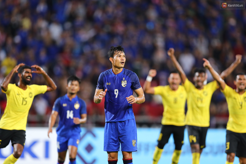 Cầu thủ Thái Lan suy sụp, đổ gục xuống sân sau thất bại đau đớn trước Malaysia - Ảnh 6.